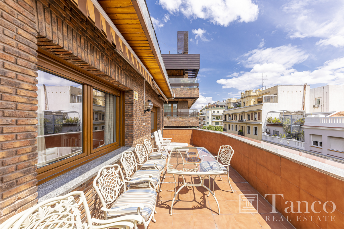 Great penthouse with terrace in the heart of Zurbano